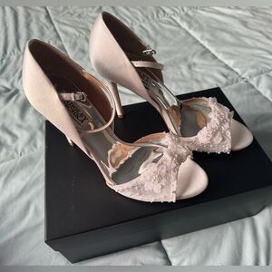 Size 8 Badgley Mischka Carter Beaded Pump. Soft White Satin. Never Worn.